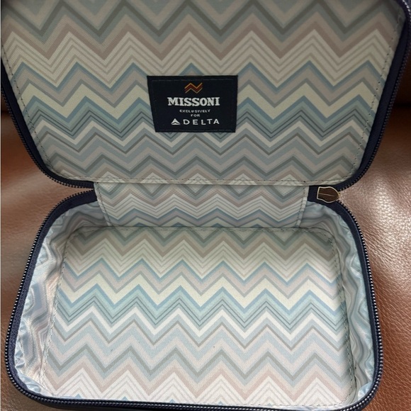 Missoni For Delta Travel /Toiletry Case/Bag Exclusive 2024 Release In Navy Blue - Picture 4 of 5